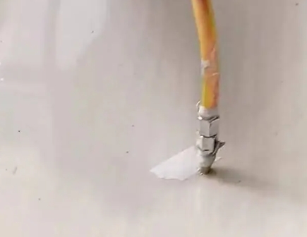 广饶瓷砖空鼓维修公司专业解答在瓷砖铺贴过程中，如果使用的砂料过粗（如全部使用了粗砂），可能会导致以下问题