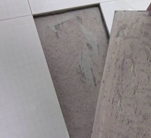 广饶瓷砖空鼓维修公司分享瓷砖铺贴时如果打浆（即涂抹在瓷砖背面和基层上的砂浆或瓷砖胶）过少，会带来以下问题